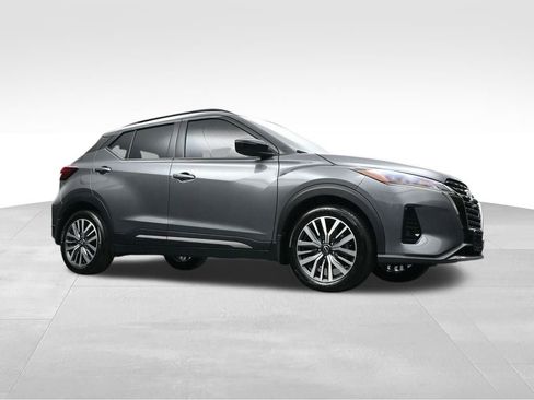 Used 2023 Nissan Kicks SR w/ SR Premium Package image 29