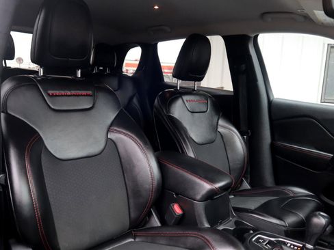 Used 2019 Jeep Cherokee Trailhawk image 41