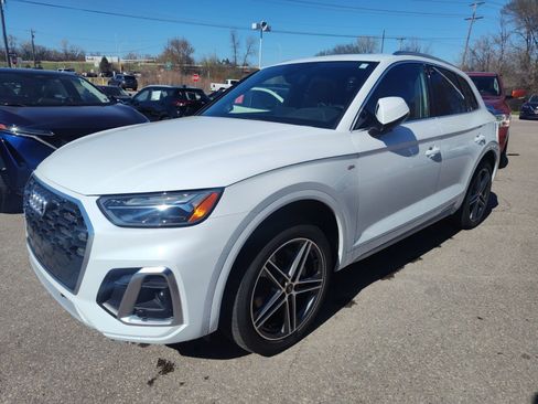 Used 2021 Audi Q5 e Premium Plus w/ Premium Plus Package image 1