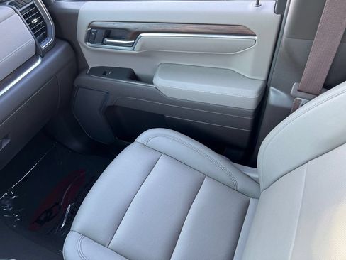 Used 2025 GMC Sierra 1500 SLT AWD/4WD image 18