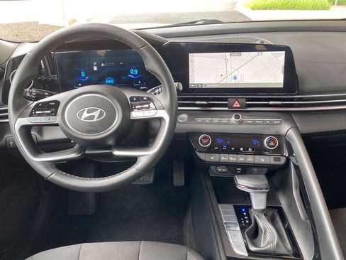 Used 2025 Hyundai Elantra SEL FWD image 16