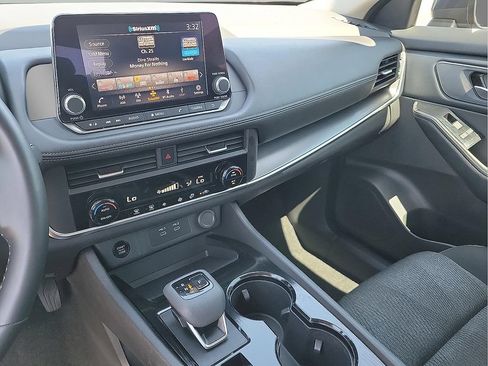 Used 2025 Nissan Rogue SV FWD image 20