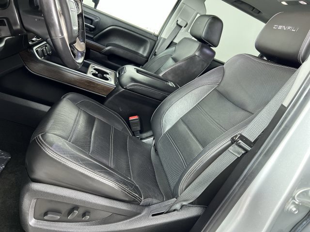 Used 2018 GMC Sierra 2500 Denali w/ Duramax Plus Package AWD/4WD image 19