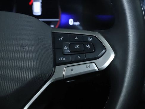 Certified 2025 Volkswagen Taos SE FWD image 24