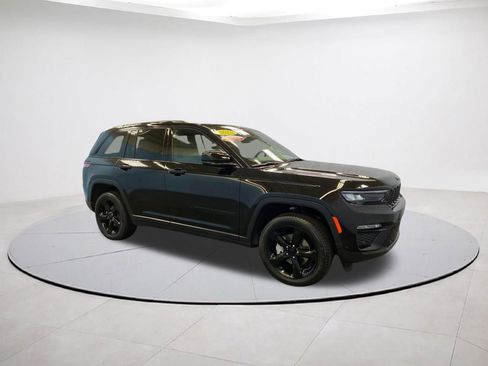 Used 2025 Jeep Grand Cherokee Limited w/ Luxury Tech Group II AWD/4WD image 8
