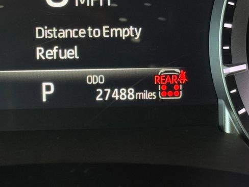 Used 2024 Toyota Highlander XLE FWD image 6