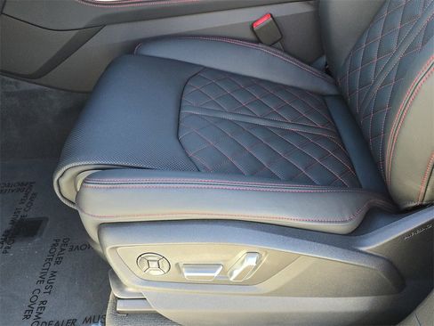 New 2026 Audi Q8 Prestige image 17