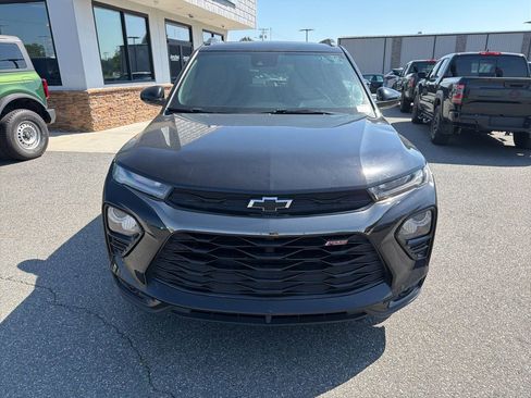 Used 2023 Chevrolet TrailBlazer RS w/ Sun and Liftgate Package FWD image 9