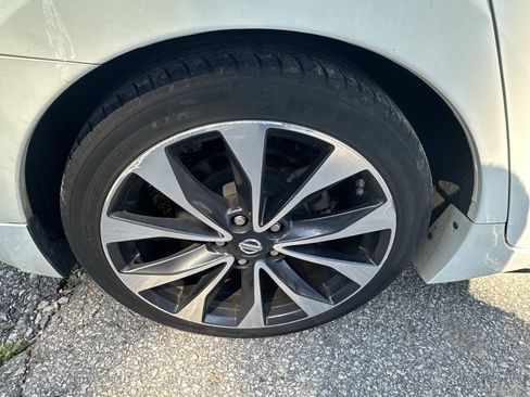 Used 2016 Nissan Maxima SR FWD image 15