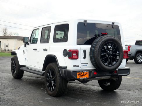 Used 2025 Jeep Wrangler Sahara image 10