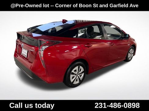 Used 2016 Toyota Prius Four FWD image 5