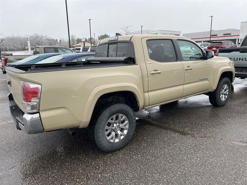 Used 2016 Toyota Tacoma SR5 w/ SR5 Appearance Package (SN) image 5