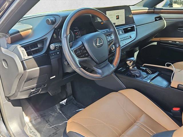 Used 2024 Lexus ES 300h w/ Luxury Package FWD image 10