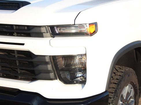 Used 2024 Chevrolet Silverado 2500 Custom w/ Custom Convenience Package AWD/4WD image 6