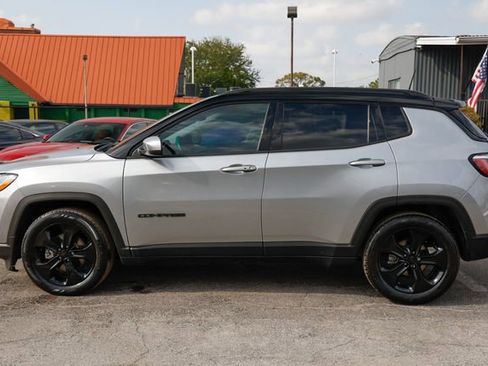 Used 2019 Jeep Compass Latitude FWD image 4