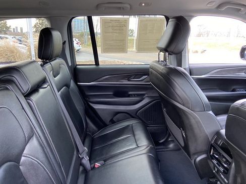 Used 2023 Jeep Grand Cherokee Limited image 20