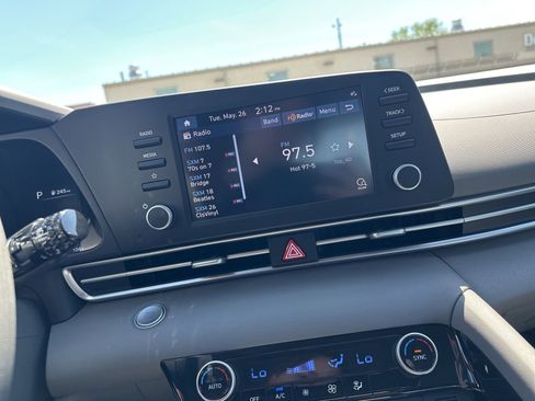 Used 2023 Hyundai Elantra Blue FWD image 45