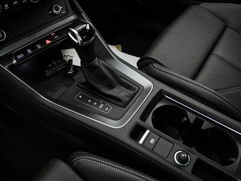 New 2025 Audi Q3 2.0T Premium image 10