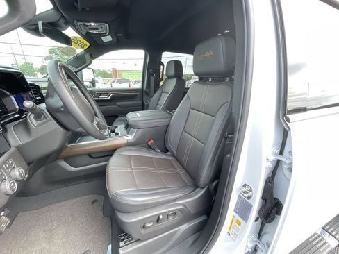 Certified 2026 Chevrolet Silverado 3500 High Country AWD/4WD image 19