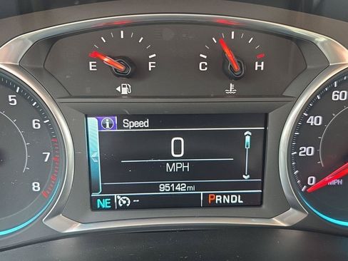 Used 2018 Chevrolet Traverse LT FWD image 2