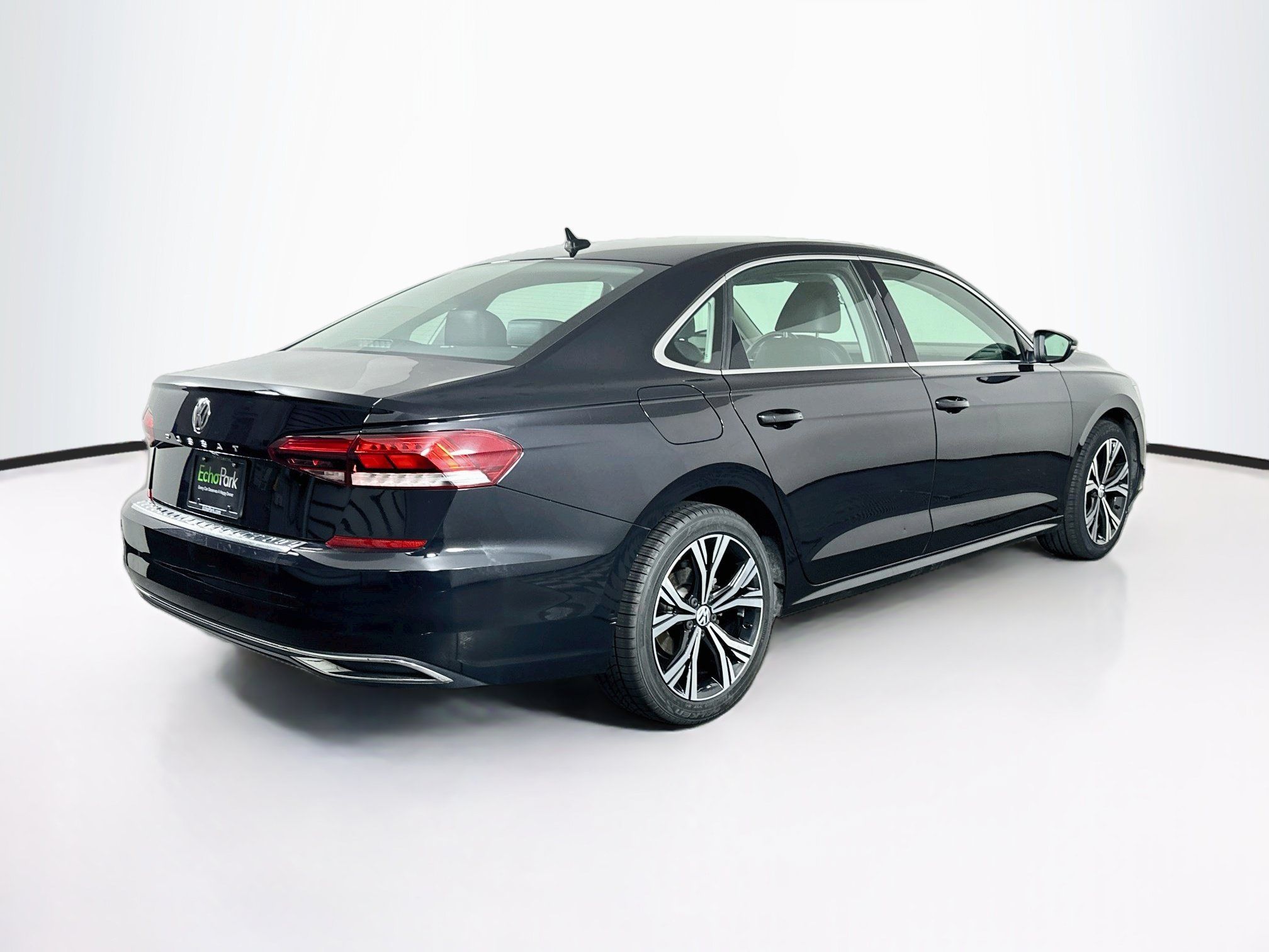 Used 2022 Volkswagen Passat 2.0T SE FWD image 9