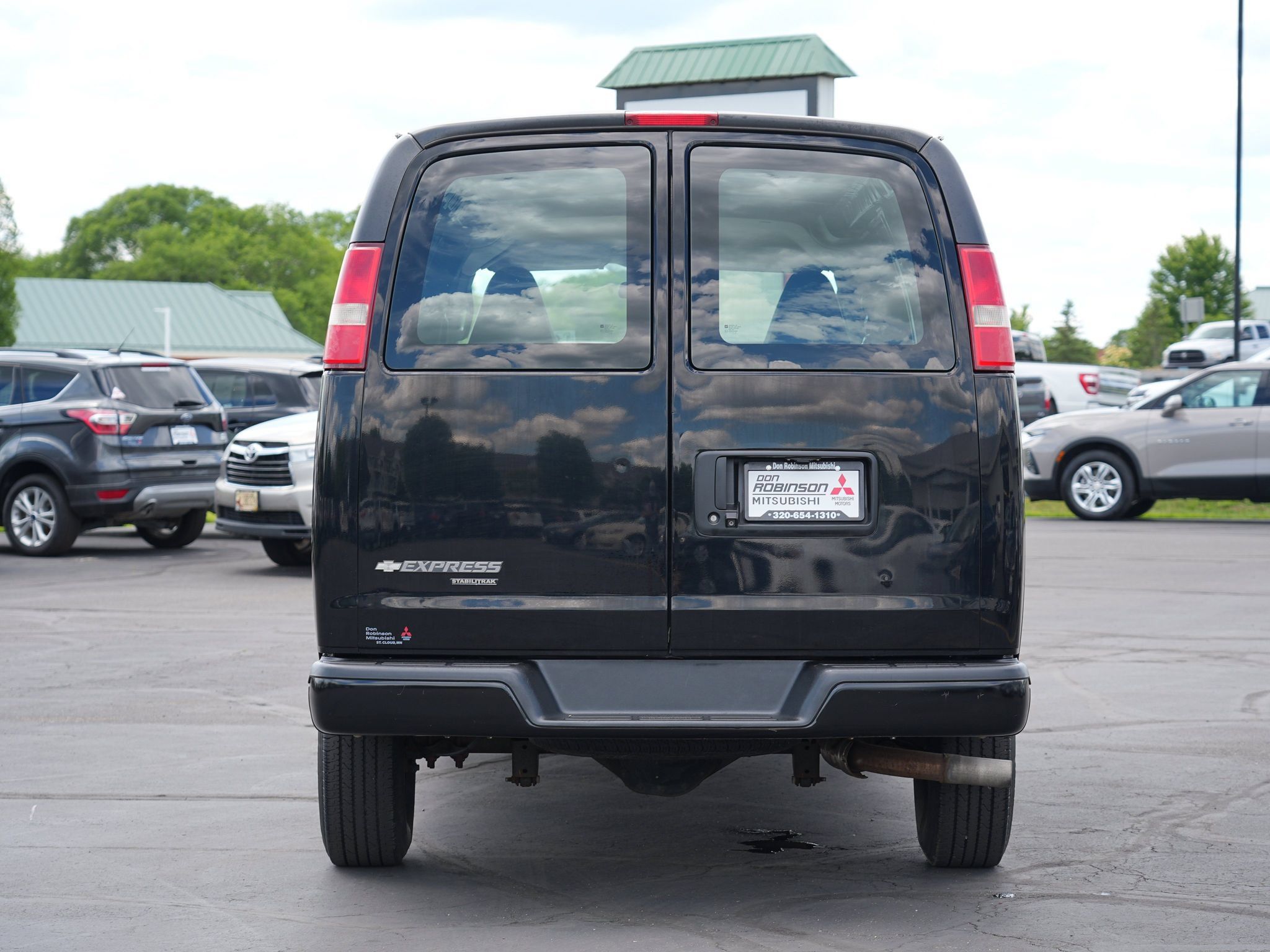 Used 2016 Chevrolet Express 3500 Extended RWD image 4
