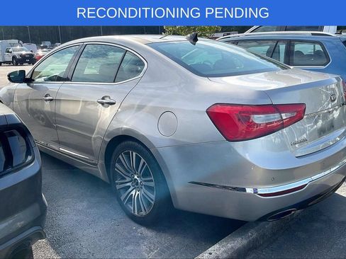 Used 2014 Kia Cadenza Premium w/ Luxury Package FWD image 3