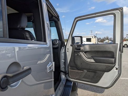 Used 2017 Jeep Wrangler Unlimited Sahara w/ Connectivity Group image 48