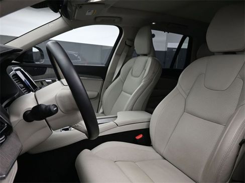 Used 2024 Volvo XC90 T8 Ultimate w/ Lounge Package image 9