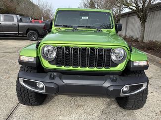 New 2025 Jeep Gladiator Sport w/ Premium Package video 2