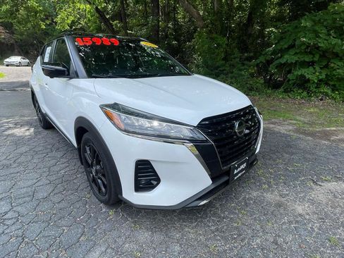 Used 2021 Nissan Kicks SR w/ SR Premium Package FWD image 13