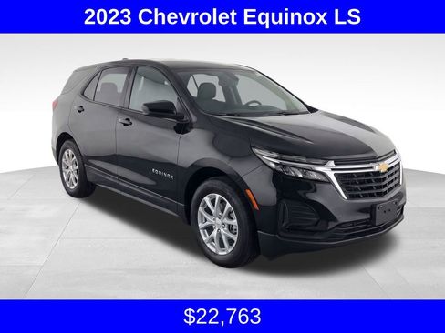 Used 2023 Chevrolet Equinox LS FWD image 2