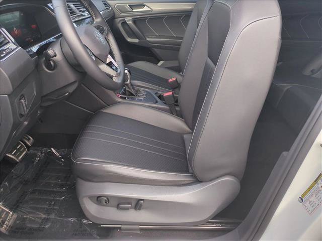 Used 2023 Volkswagen Tiguan SE R-Line FWD image 16