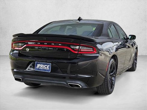 Used 2017 Dodge Charger R/T w/ Navigation & Travel Group RWD image 3