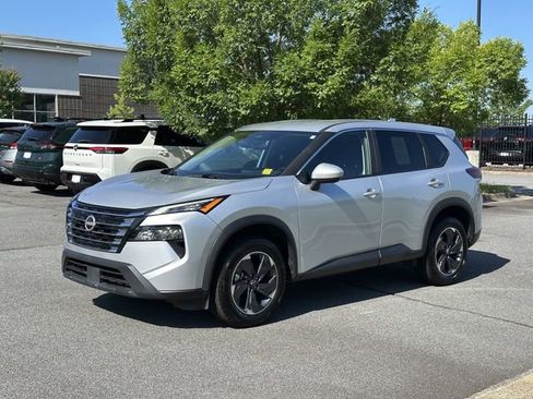 Certified 2025 Nissan Rogue SV FWD image 3