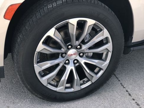 Used 2021 GMC Yukon Denali w/ Denali Premium Package image 2