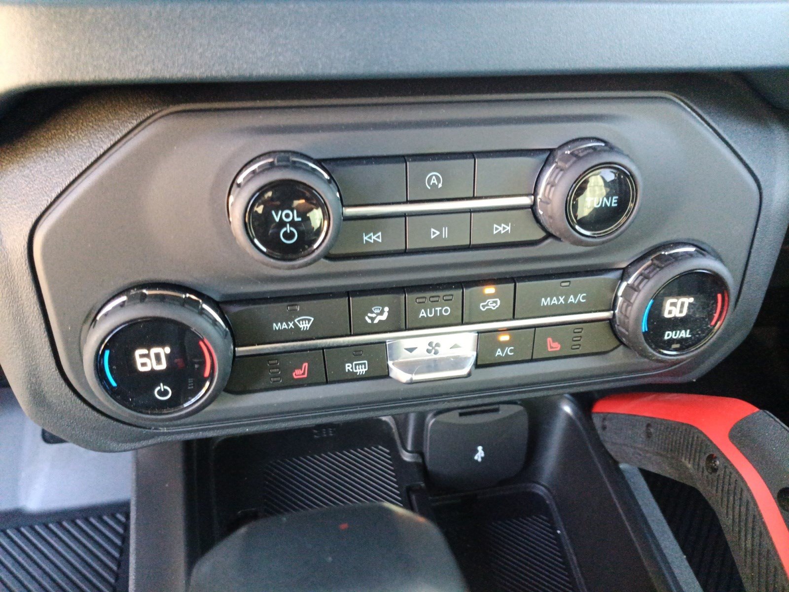 Certified 2025 Ford Bronco Heritage Edition AWD/4WD image 17