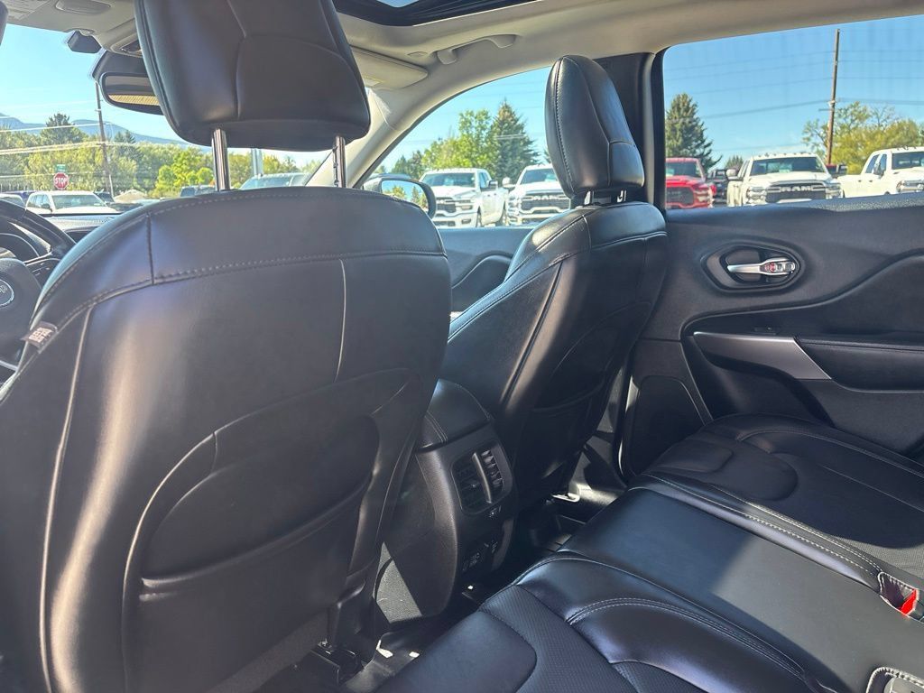 Used 2021 Jeep Cherokee Limited AWD/4WD image 24
