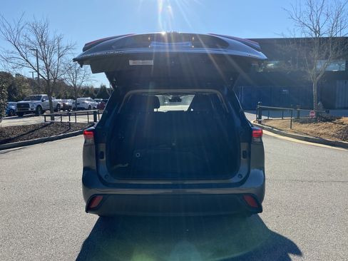 Used 2022 Toyota Highlander XLE image 70