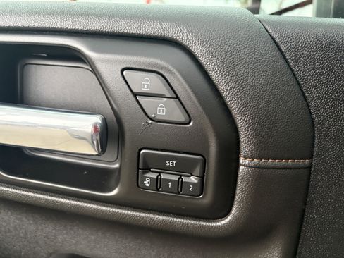 Used 2022 GMC Sierra 2500 AT4 w/ AT4 Premium Plus Package AWD/4WD image 7