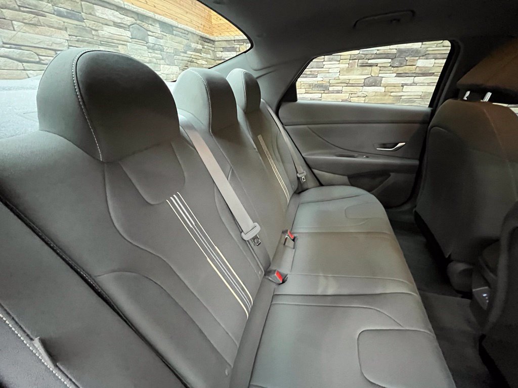 Used 2025 Hyundai Elantra Hybrid FWD image 37