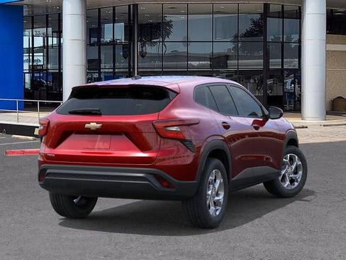 New 2026 Chevrolet Trax LS w/ LS Convenience Package FWD image 4