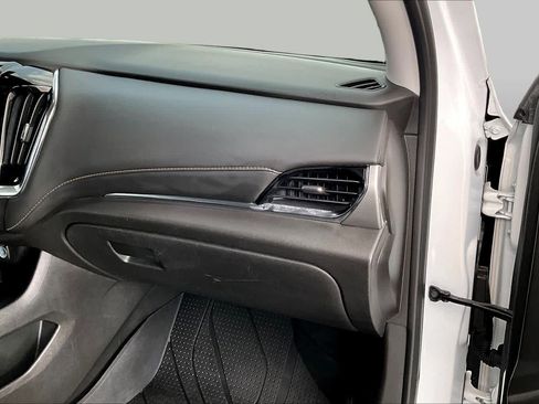 Used 2021 Chevrolet Traverse LT FWD image 19
