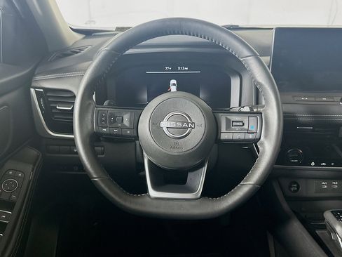 Used 2024 Nissan Rogue SL image 18