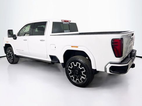 Certified 2025 GMC Sierra 2500 Denali image 5