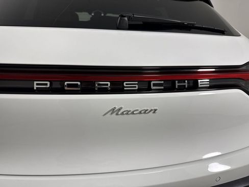 Certified 2025 Porsche Macan image 19