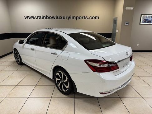 Used 2017 Honda Accord EX image 4