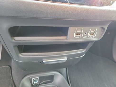 Used 2025 Chrysler Pacifica Select FWD image 37