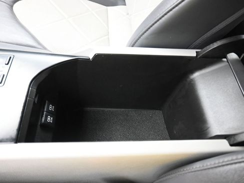 Used 2019 Toyota Camry XLE image 23