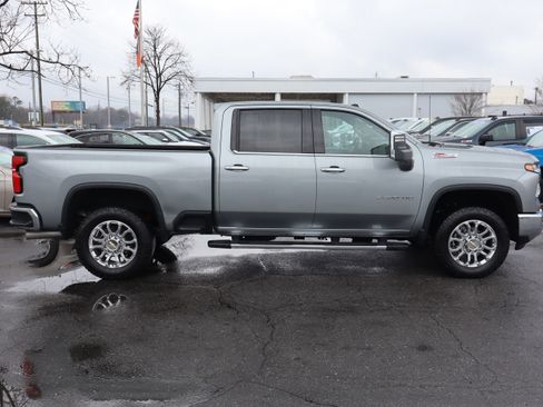 Used 2025 Chevrolet Silverado 2500 LTZ w/ LTZ Plus Package image 11